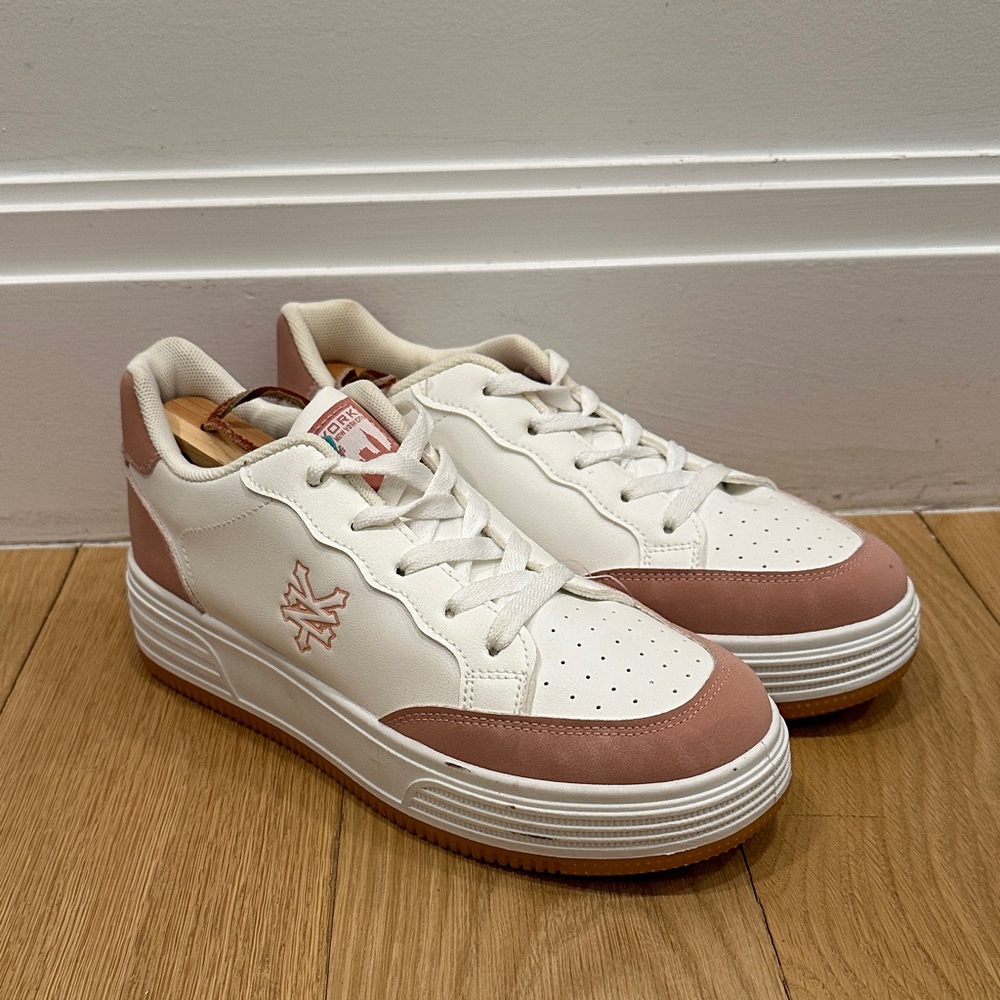 Zoo York White and Pink Athletic Sneakers